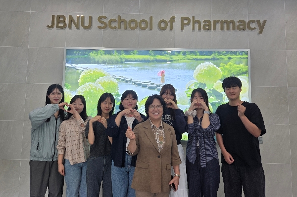 2025년 약대사랑 장학금 수여(2025.9.19.) 대표이미지